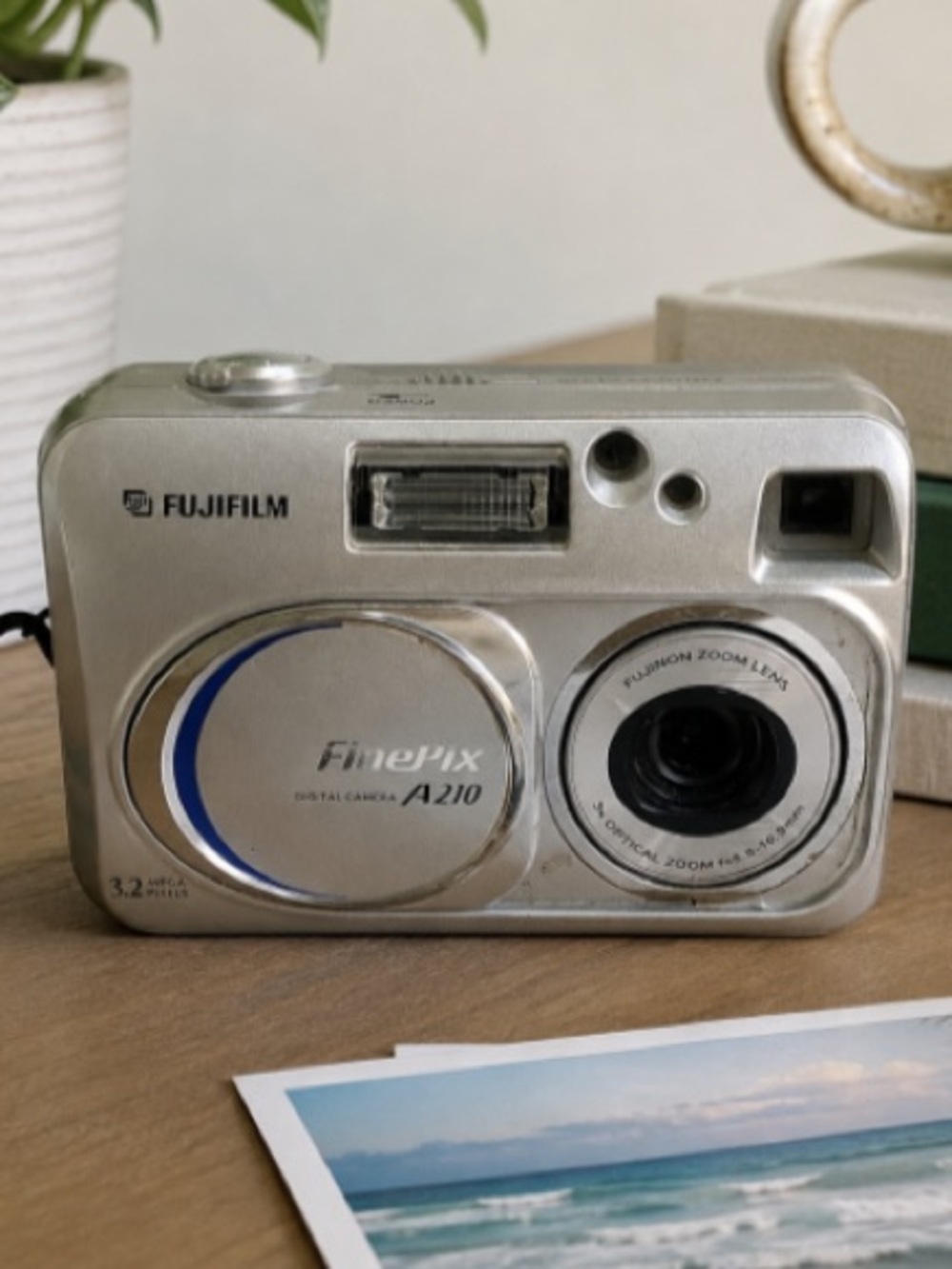 Fujifilm FinePix A210 3.2 MP Digital Camera Silver Fujinon 3x Optical Zoom VTG